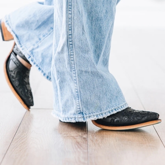 Womens Distressed Navy Leather Applique Shootie - Picture 13 of 14